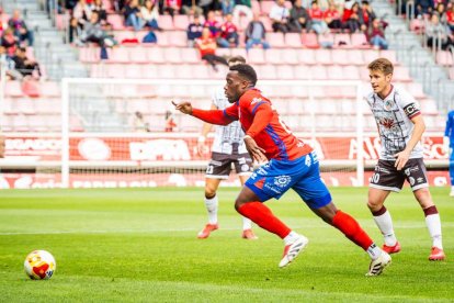 Contundente victoria de los rojillos para coger aire