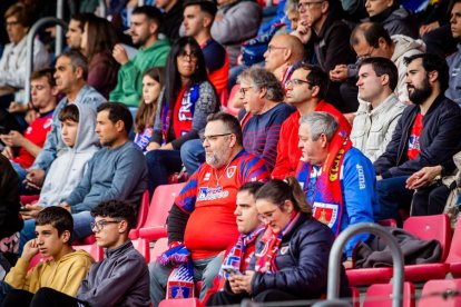 Contundente victoria de los rojillos para coger aire