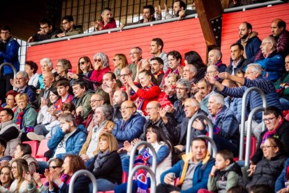 Contundente victoria de los rojillos para coger aire