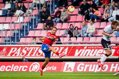 Contundente victoria de los rojillos para coger aire