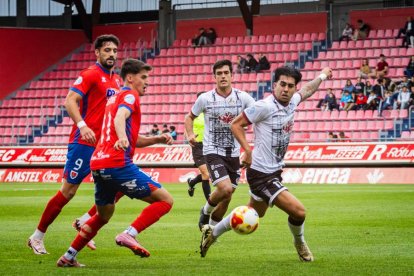 Contundente victoria de los rojillos para coger aire