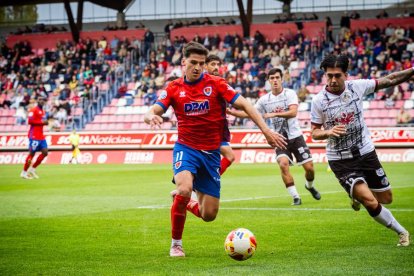 Contundente victoria de los rojillos para coger aire