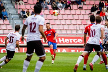 Contundente victoria de los rojillos para coger aire