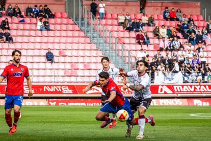 Contundente victoria de los rojillos para coger aire