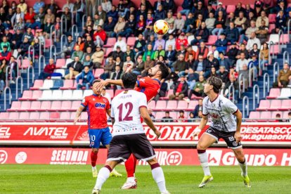 Contundente victoria de los rojillos para coger aire