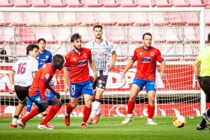 Contundente victoria de los rojillos para coger aire