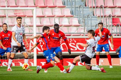 Contundente victoria de los rojillos para coger aire