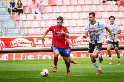 Contundente victoria de los rojillos para coger aire