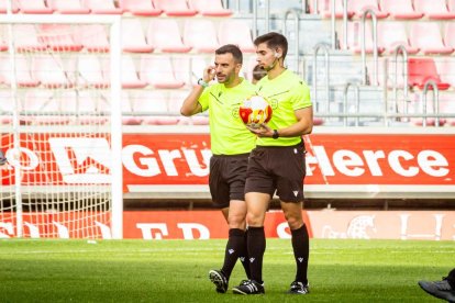 Contundente victoria de los rojillos para coger aire