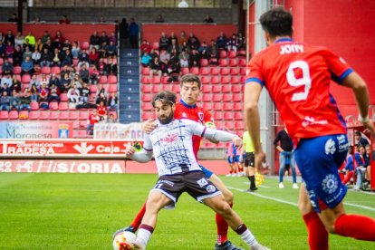 Contundente victoria de los rojillos para coger aire