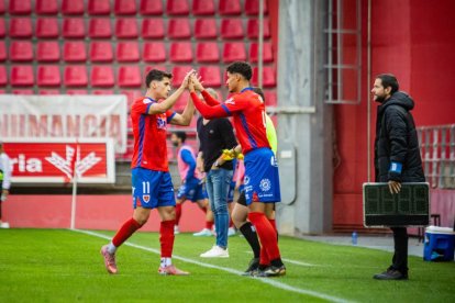 Contundente victoria de los rojillos para coger aire