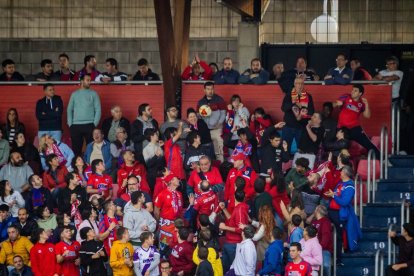 Contundente victoria de los rojillos para coger aire