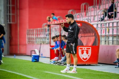 Contundente victoria de los rojillos para coger aire