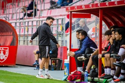 Contundente victoria de los rojillos para coger aire