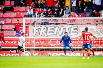 Contundente victoria de los rojillos para coger aire