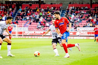 Contundente victoria de los rojillos para coger aire