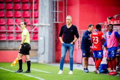 Contundente victoria de los rojillos para coger aire