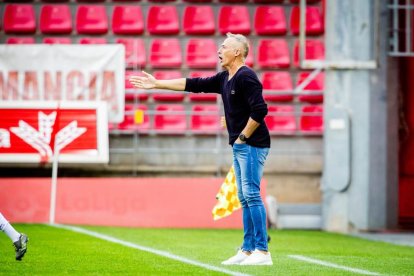 Contundente victoria de los rojillos para coger aire