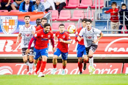 Contundente victoria de los rojillos para coger aire