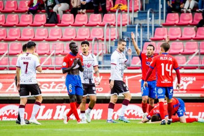 Contundente victoria de los rojillos para coger aire