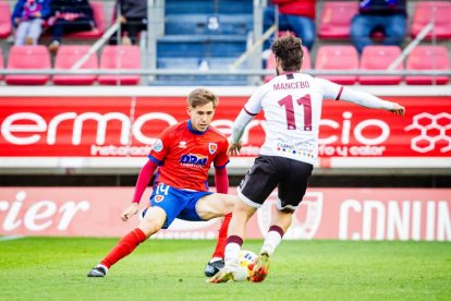 Contundente victoria de los rojillos para coger aire