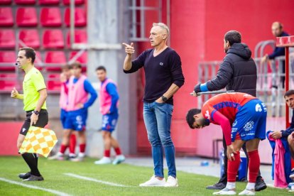 Contundente victoria de los rojillos para coger aire