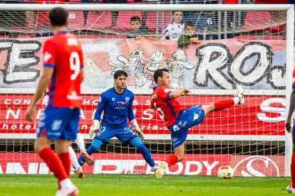 Contundente victoria de los rojillos para coger aire