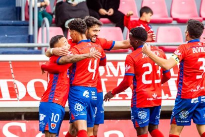 Contundente victoria de los rojillos para coger aire