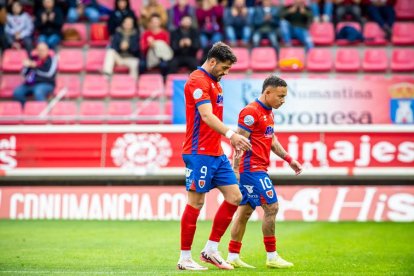 Contundente victoria de los rojillos para coger aire