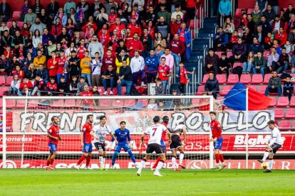 Contundente victoria de los rojillos para coger aire