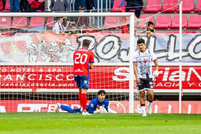 Contundente victoria de los rojillos para coger aire