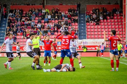 Contundente victoria de los rojillos para coger aire