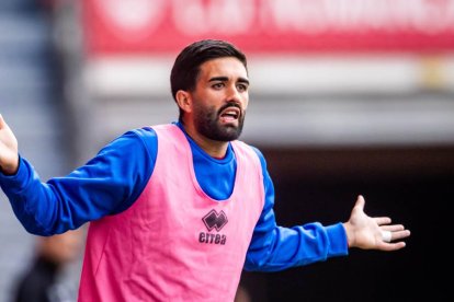 Contundente victoria de los rojillos para coger aire