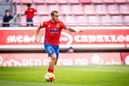 Contundente victoria de los rojillos para coger aire