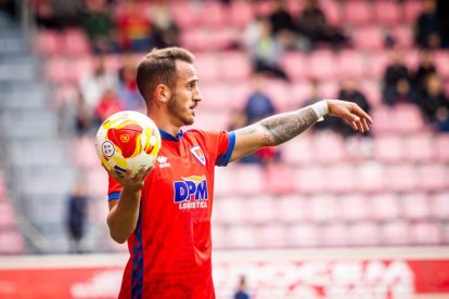 Contundente victoria de los rojillos para coger aire