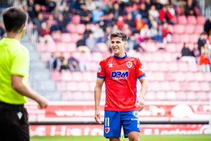 Contundente victoria de los rojillos para coger aire