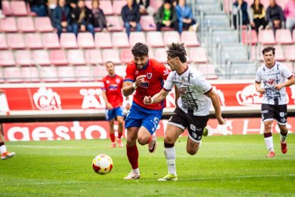 Contundente victoria de los rojillos para coger aire