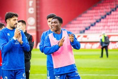 Contundente victoria de los rojillos para coger aire