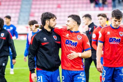 Contundente victoria de los rojillos para coger aire