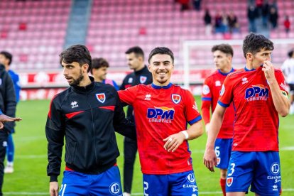 Contundente victoria de los rojillos para coger aire