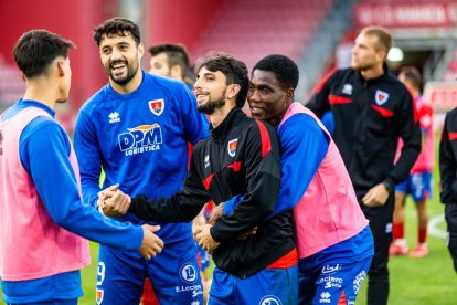 Contundente victoria de los rojillos para coger aire