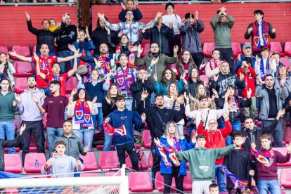 Contundente victoria de los rojillos para coger aire