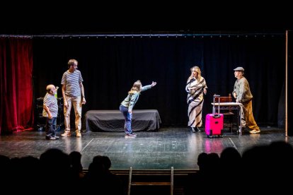 Los actores fueron muy aplaudidos en el Palacio de la Audiencia