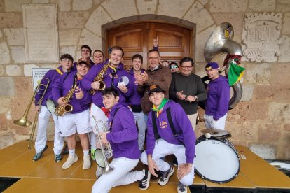 El Burgo de Osma reactiva su espíritu peñista con una nueva edición de su Encuentro de Charangas.