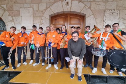 El Burgo de Osma reactiva su espíritu peñista con una nueva edición de su Encuentro de Charangas.