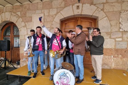 El Burgo de Osma reactiva su espíritu peñista con una nueva edición de su Encuentro de Charangas.