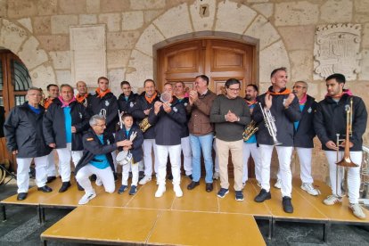 El Burgo de Osma reactiva su espíritu peñista con una nueva edición de su Encuentro de Charangas.