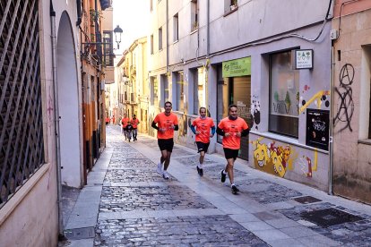 El Camino por Soria Contra el Cáncer vuelve a llenar las calles de la capital de miles de personas para recaudar fondos para la investigación.