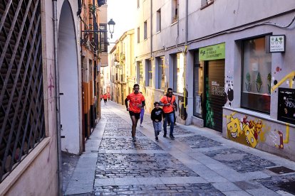 El Camino por Soria Contra el Cáncer vuelve a llenar las calles de la capital de miles de personas para recaudar fondos para la investigación.