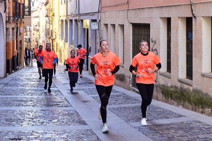 El Camino por Soria Contra el Cáncer vuelve a llenar las calles de la capital de miles de personas para recaudar fondos para la investigación.